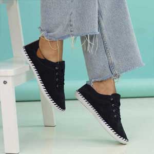 Gusset Plimsolls
